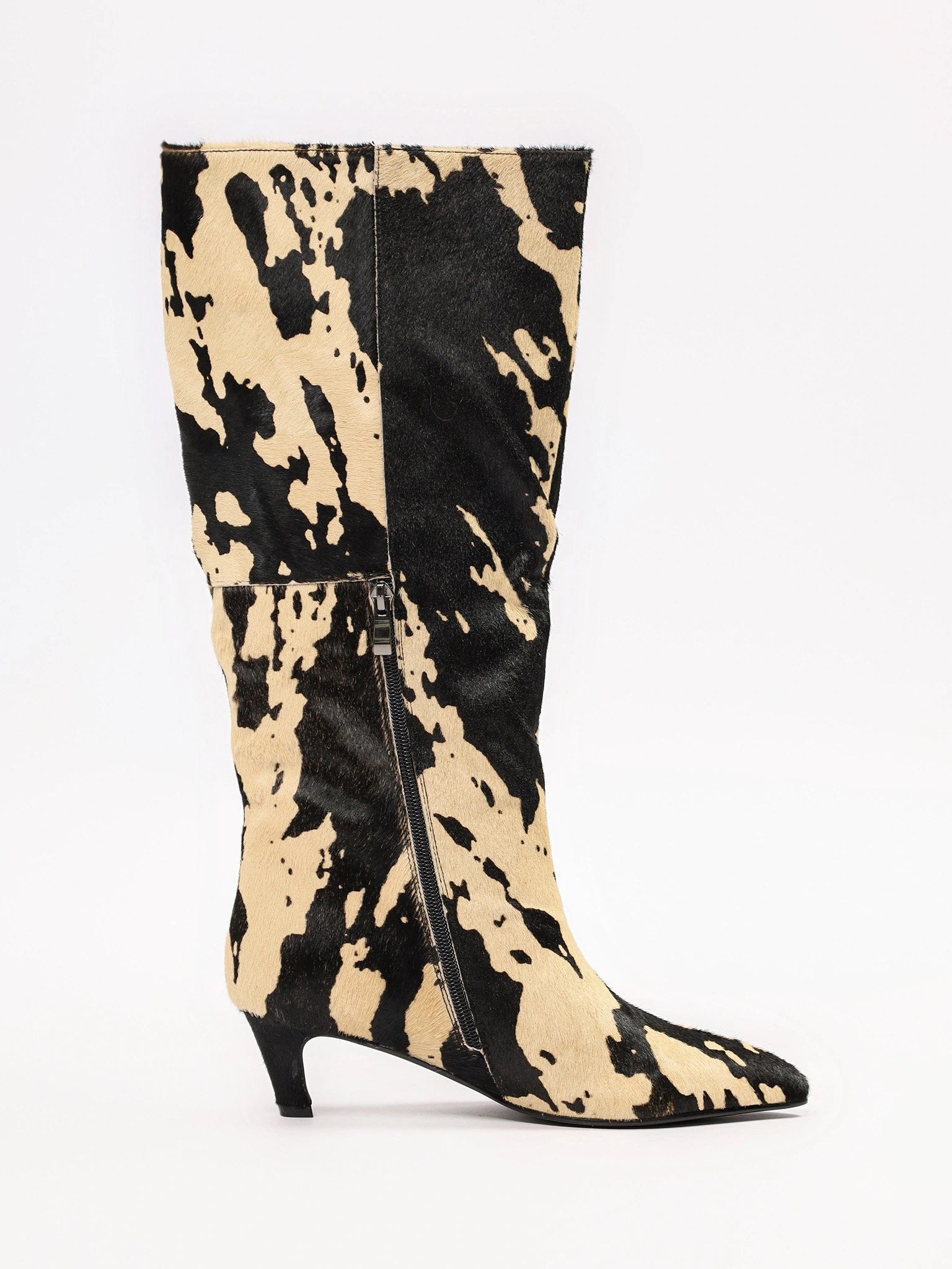 Сапоги с абстрактным рисунком на среднем каблуке